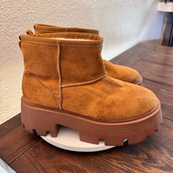 TOP Moda Shoes - Top Moda Chunky Tan Suede Ankle Boots size 7 women’s